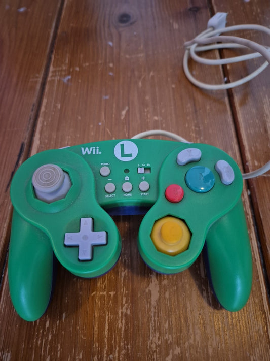Hori Super Smash Bros Luigi Battle Pad Wii Gamecube Controller