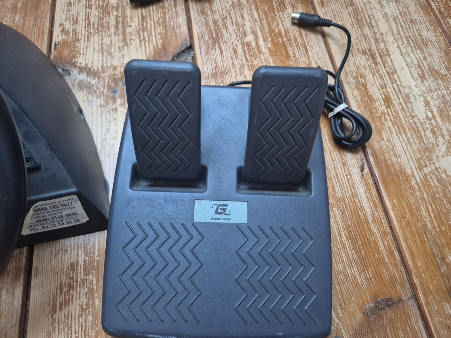 Gamester Dynamic Wheel Racing Steering Wheel & Pedal Set Nintendo 64 N64