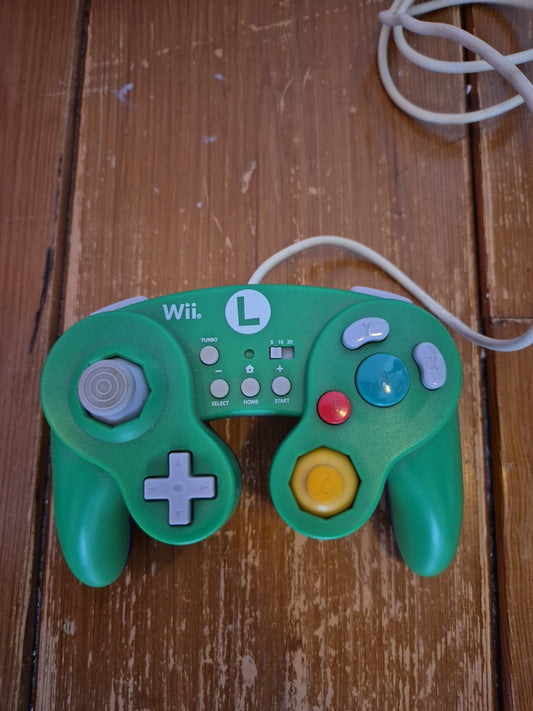 Hori Super Smash Bros Luigi Battle Pad Wii Gamecube Controller
