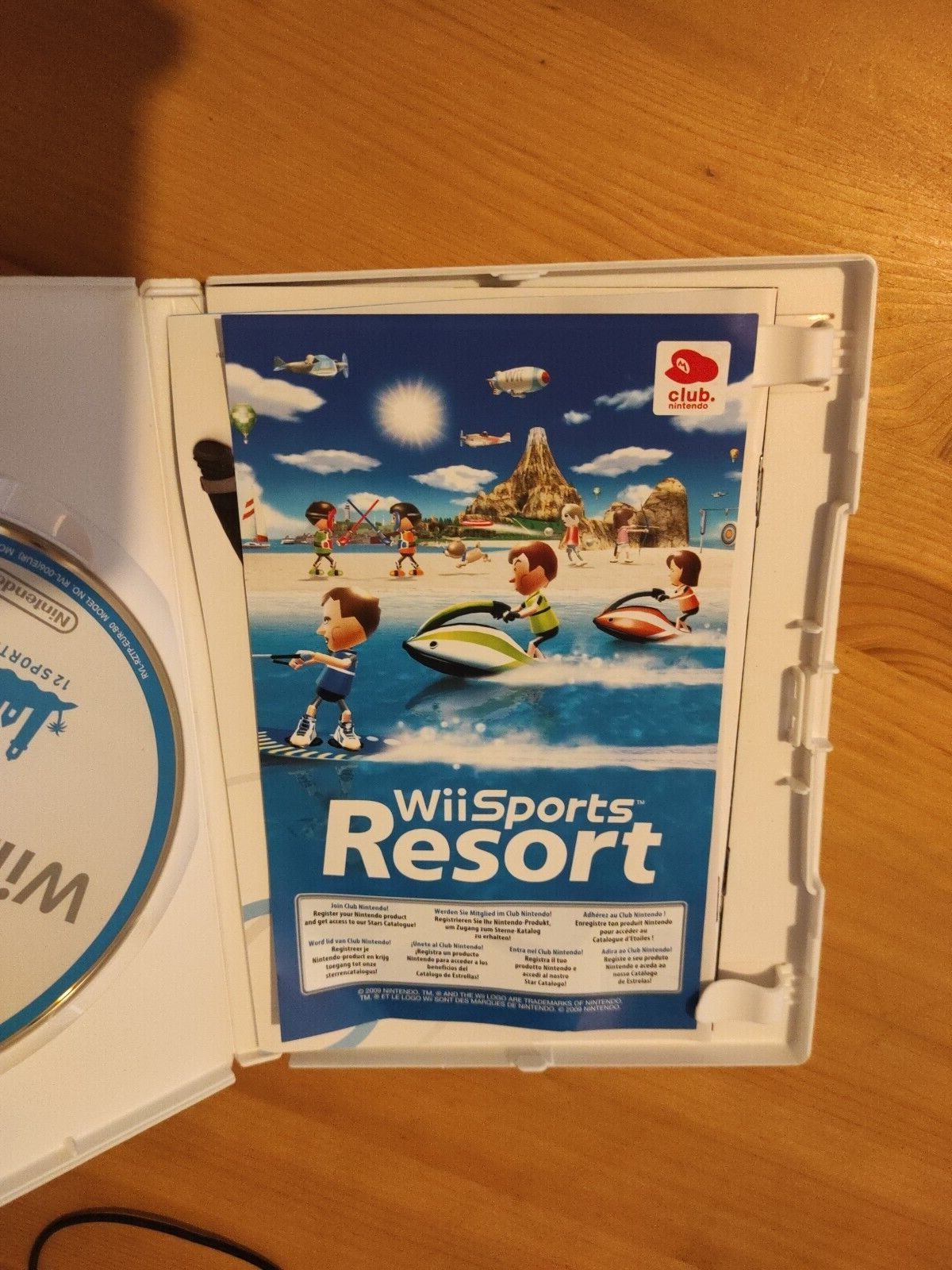 Wii Sports Resort (Nintendo Wii, 2009) - PAL - Complete with manual